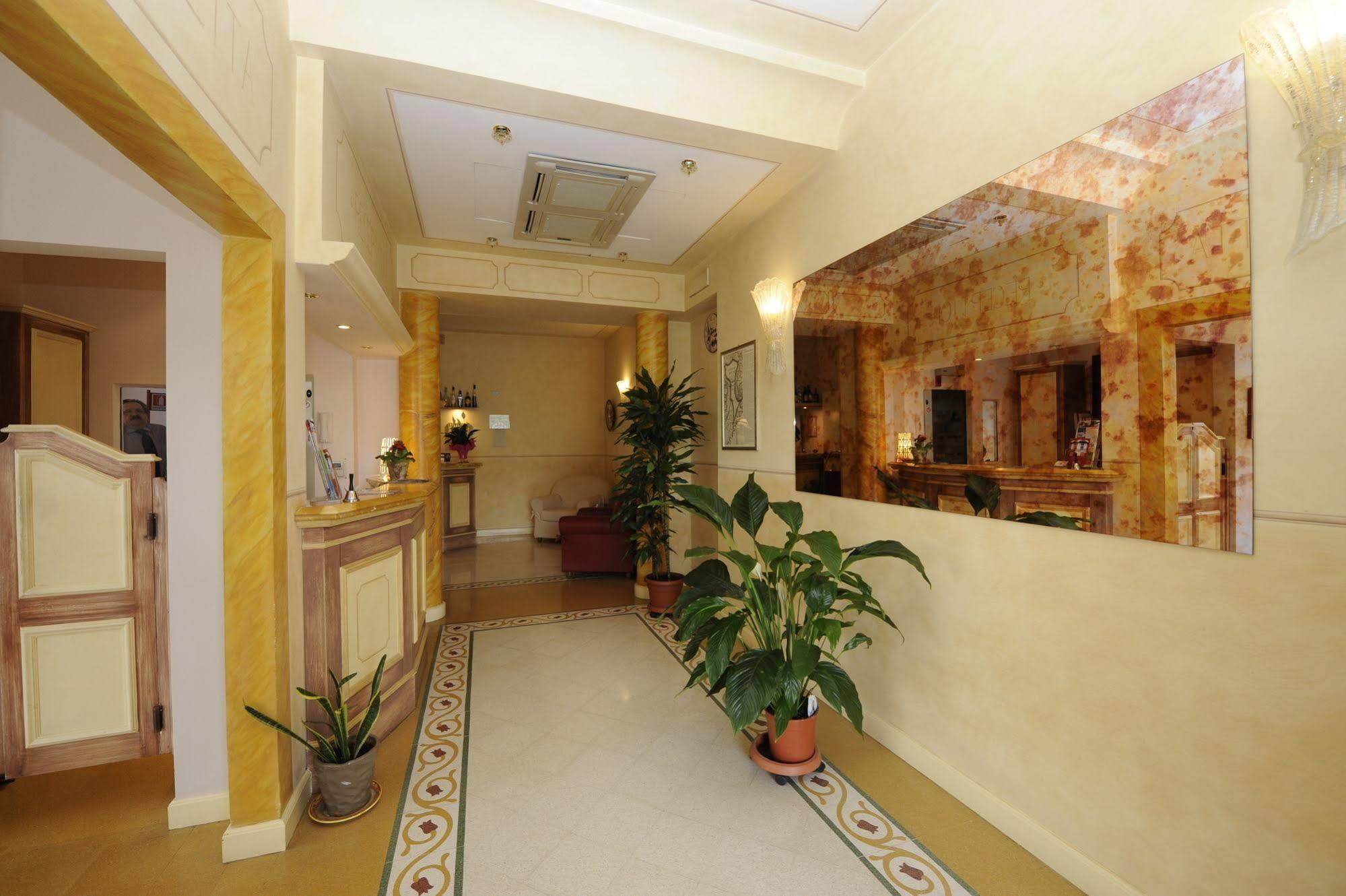 Hotel Sextum 3*