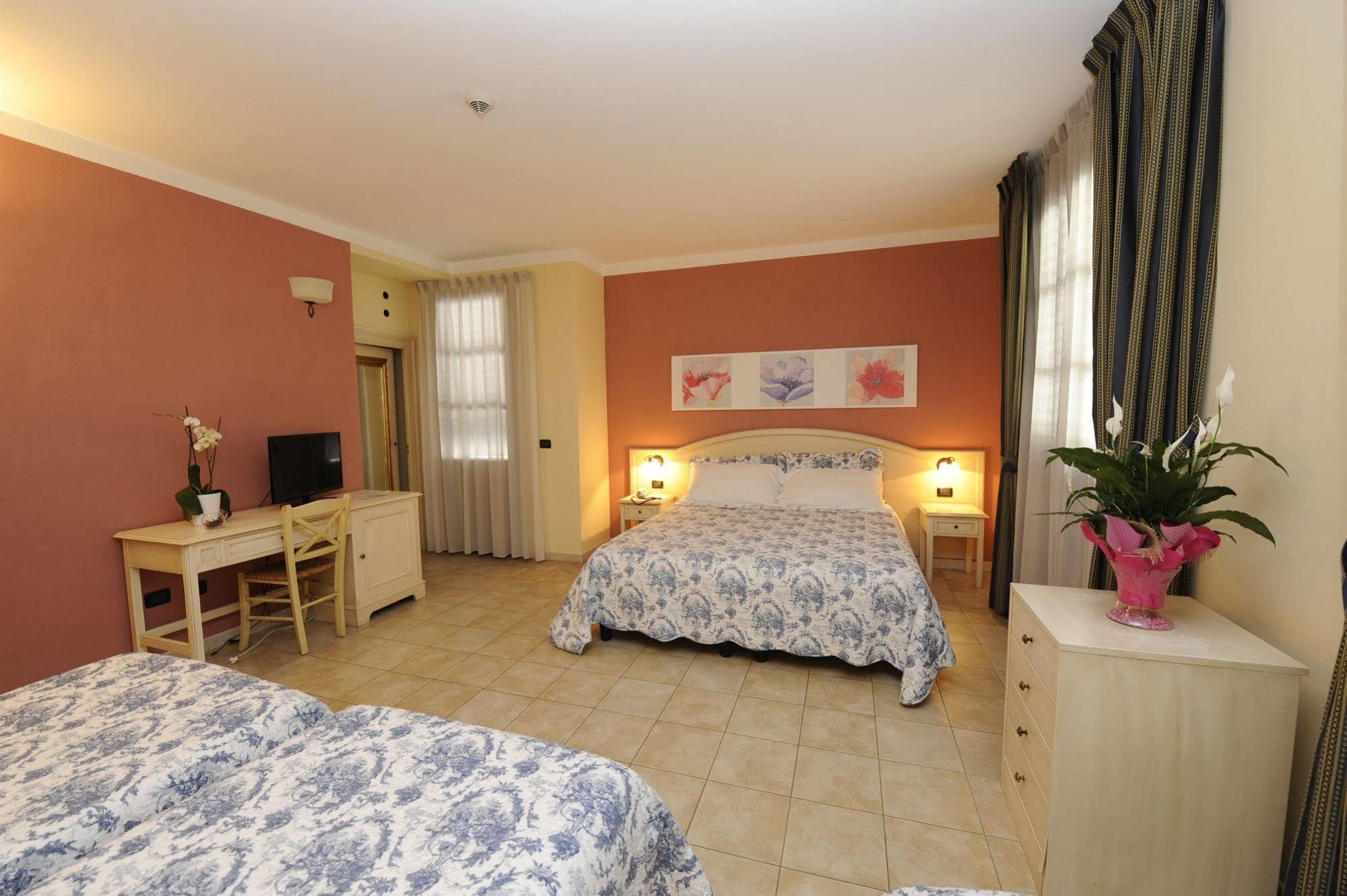 Hotel Sextum 3*